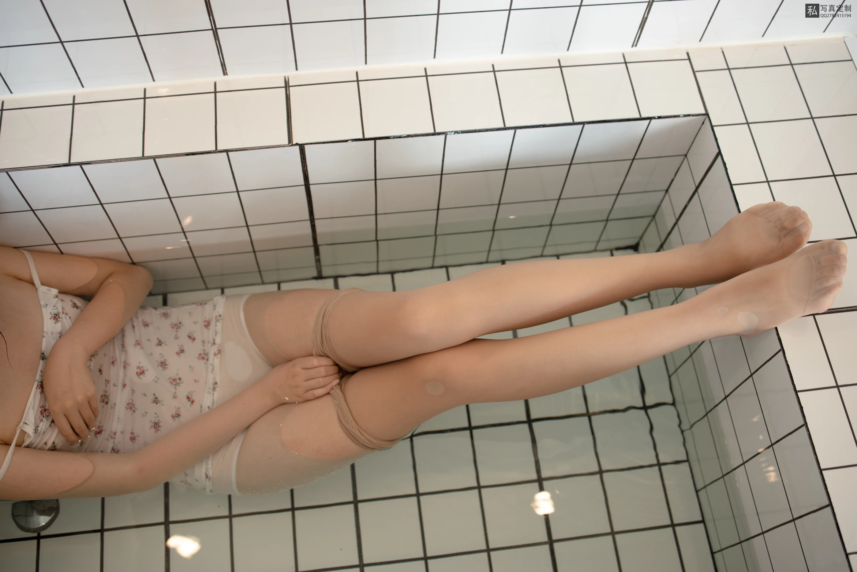 森萝财团 JKFUN-022 15D肉丝 卉子 [106P 1V]插图2